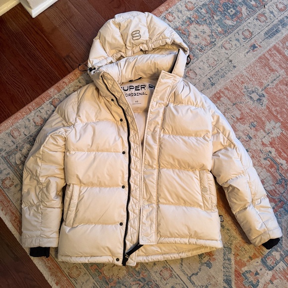 Aritzia- The Super Puff - Original - Matte Pearl - XS - Picture 7 of 8